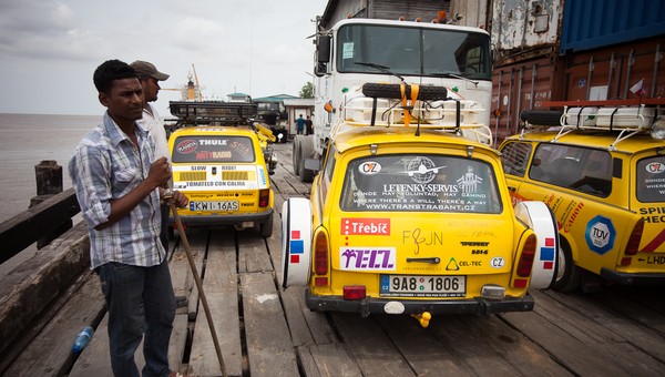 SlowRide 2012 - rozładunek "żółtych bestii"