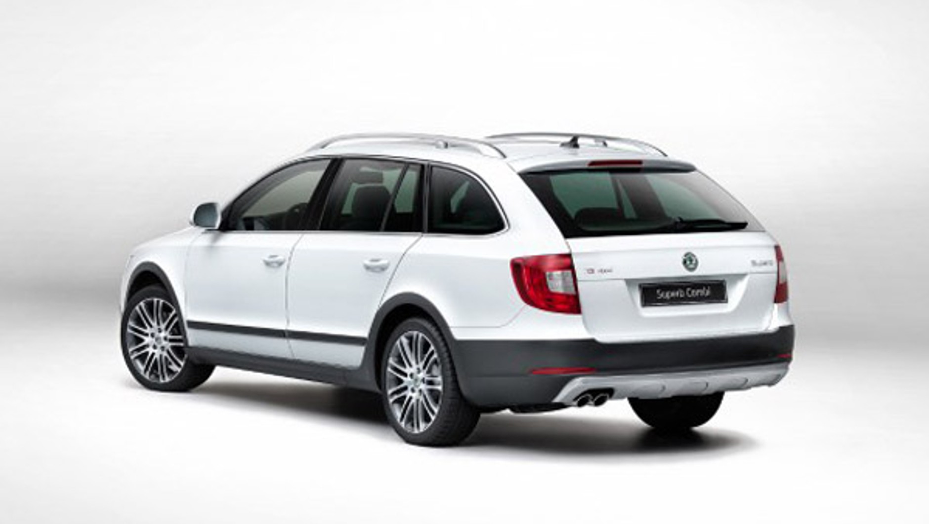 Škoda Superb Outdoor: terenowy kamuflaż