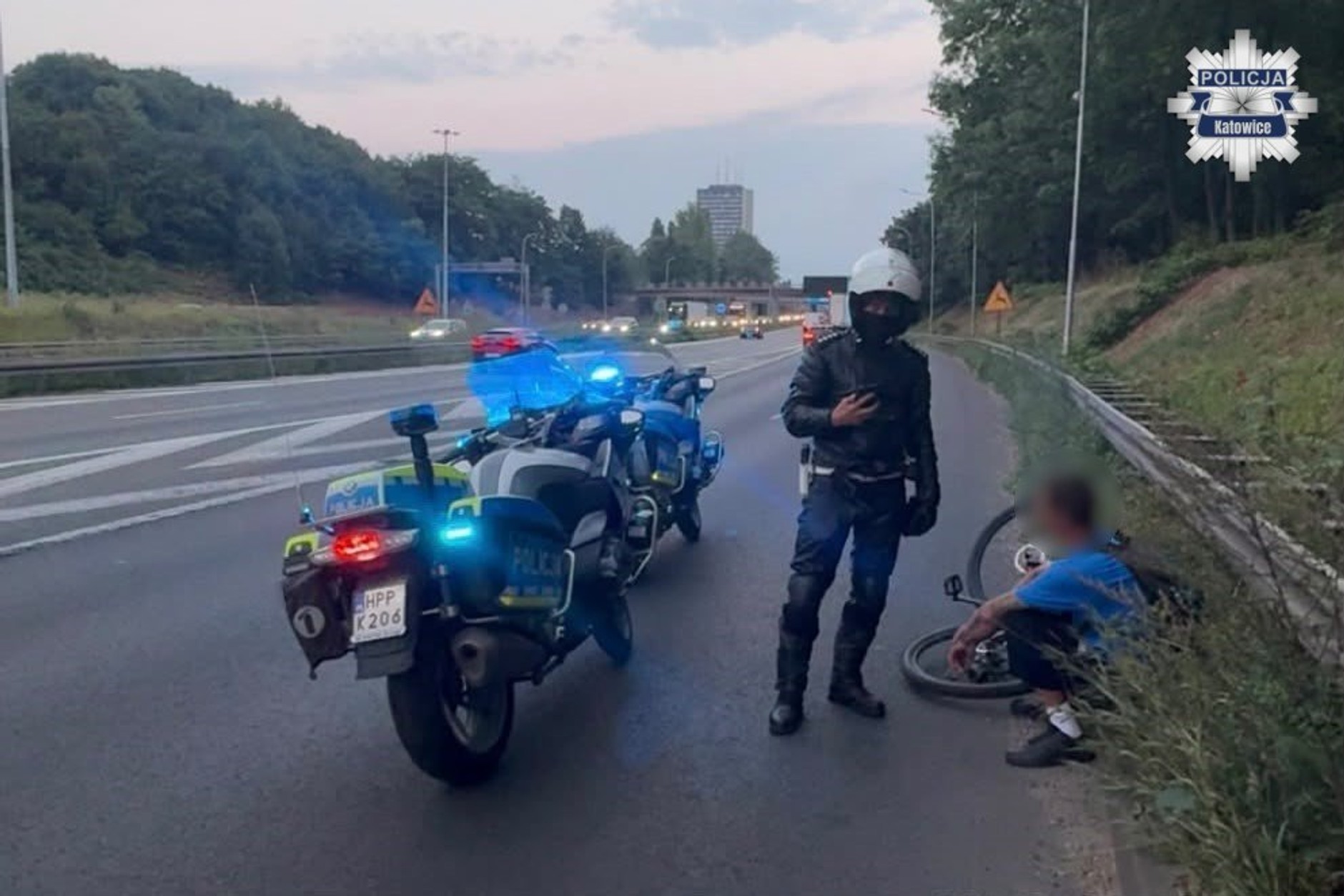 Pijany rowerzysta na autostradzie A4