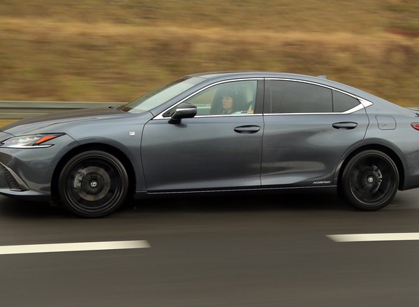 Ponad 360 tys. km Lexusem ES. W niespełna trzy lata