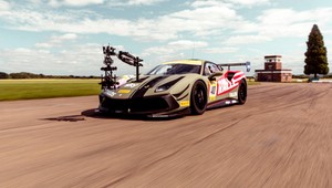 Samochód marzeń? Nie, to służbowe Ferrari 488 Challenge Evo dla ekipy filmowej
