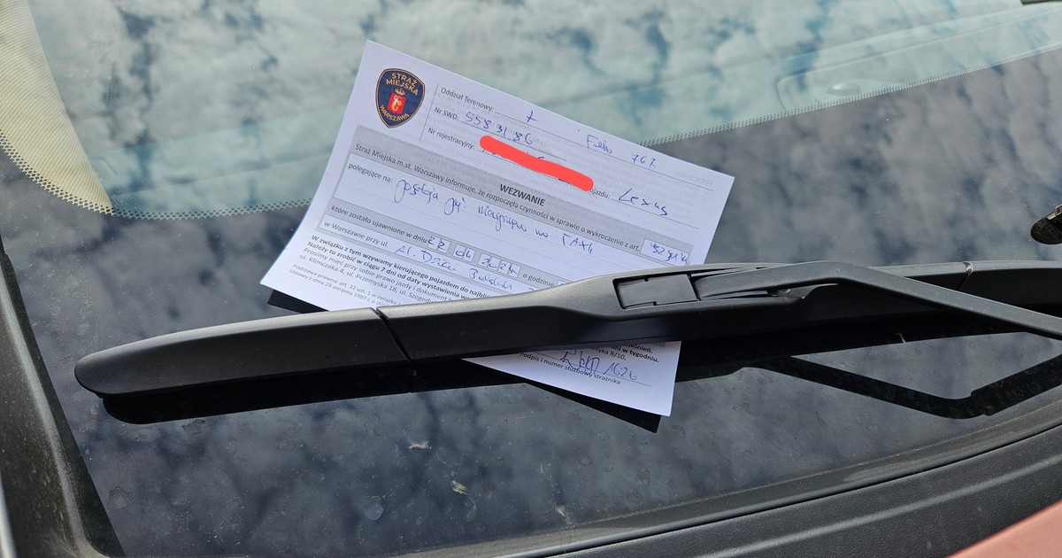 Za wycieraczką samochodu znajdziemy wezwanie, a nie mandat