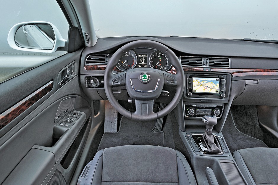 Skoda Superb atakuje Mercedesa klasy E - Pojedynek: Skoda królem kombi?