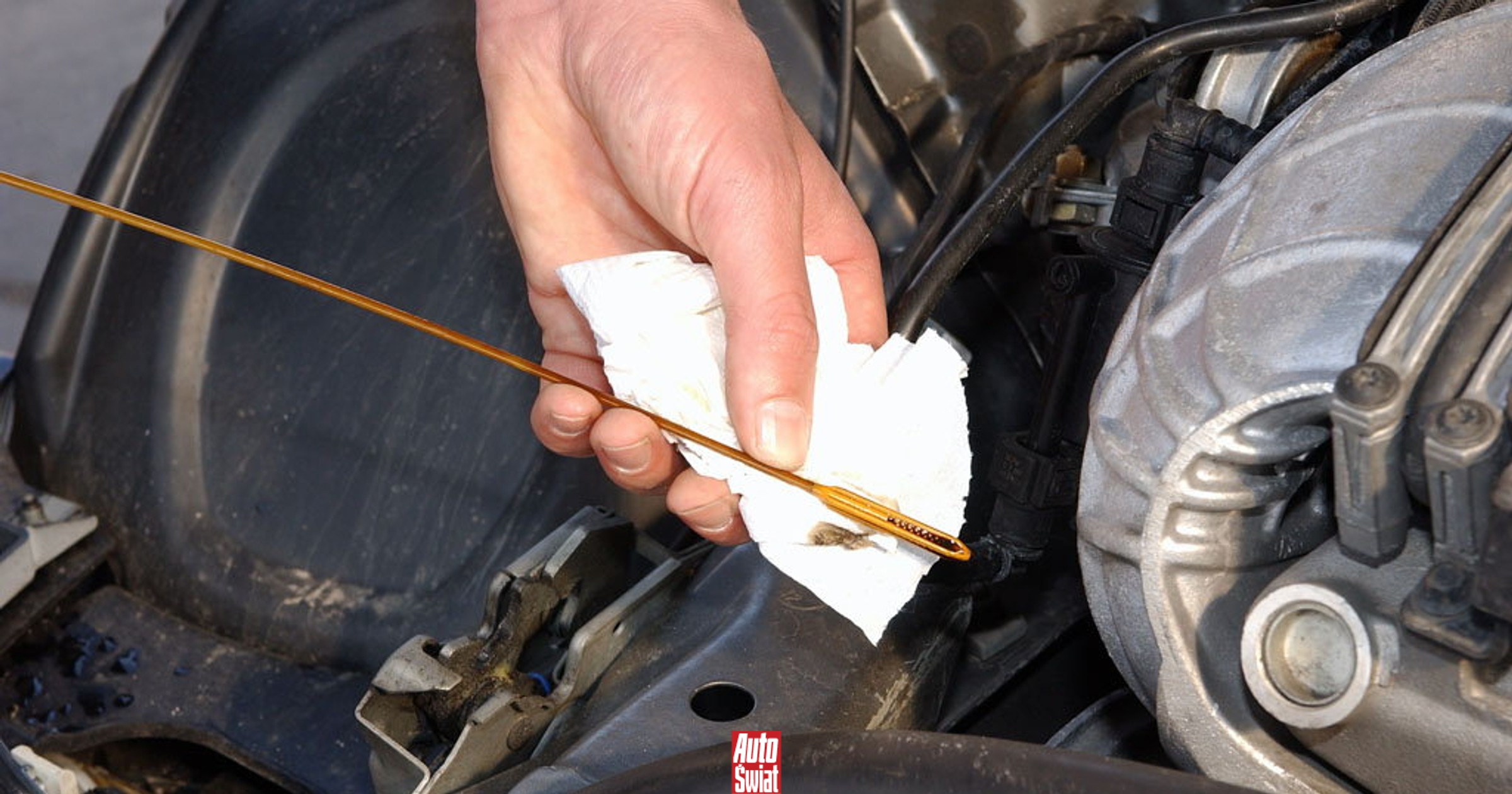 Zbyt duża ilości oleju może poważnie uszkodzić silnik. Co z tym zrobić?