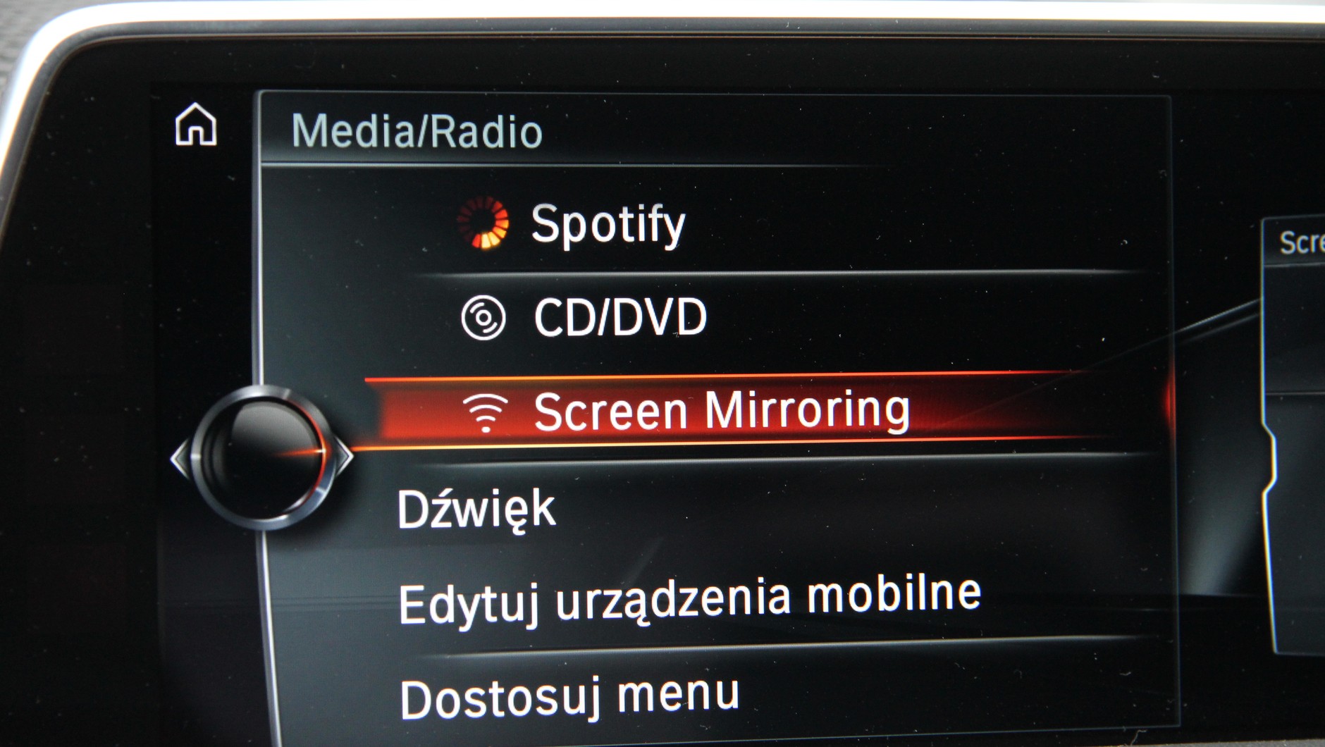 Screen Mirroring znajdziemy w zakładce Media/Radio w BMW