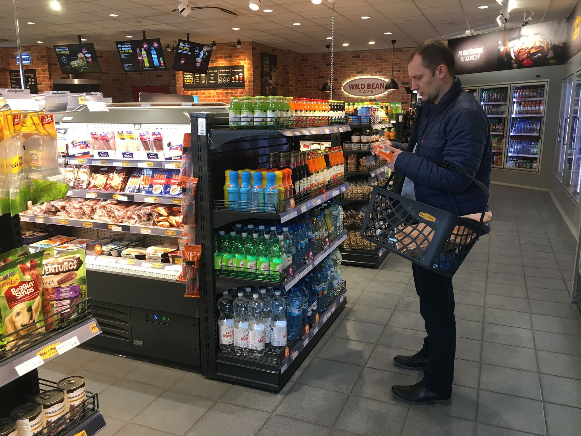 Zatankuj piwo, telewizor i pieczywo. Stacja jako supermarket