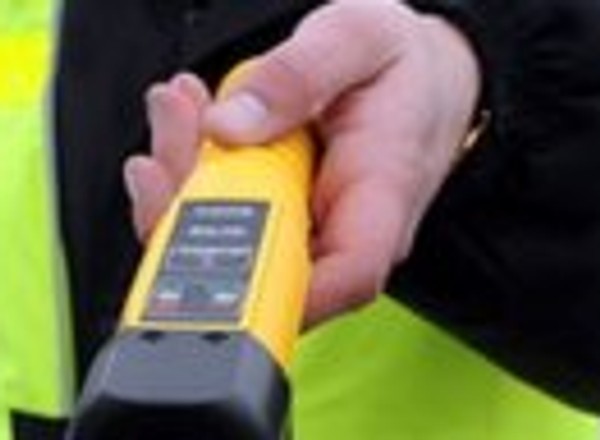 Policjanci zauważyli Mazdę bez świateł. To był początek problemów kierowcy