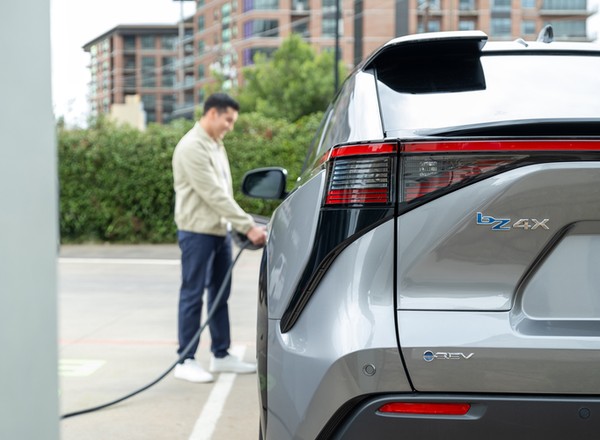 Toyota otwiera pierwszą fabrykę akumulatorów poza Japonią. Produkcja rozpocznie się w 2025 r.