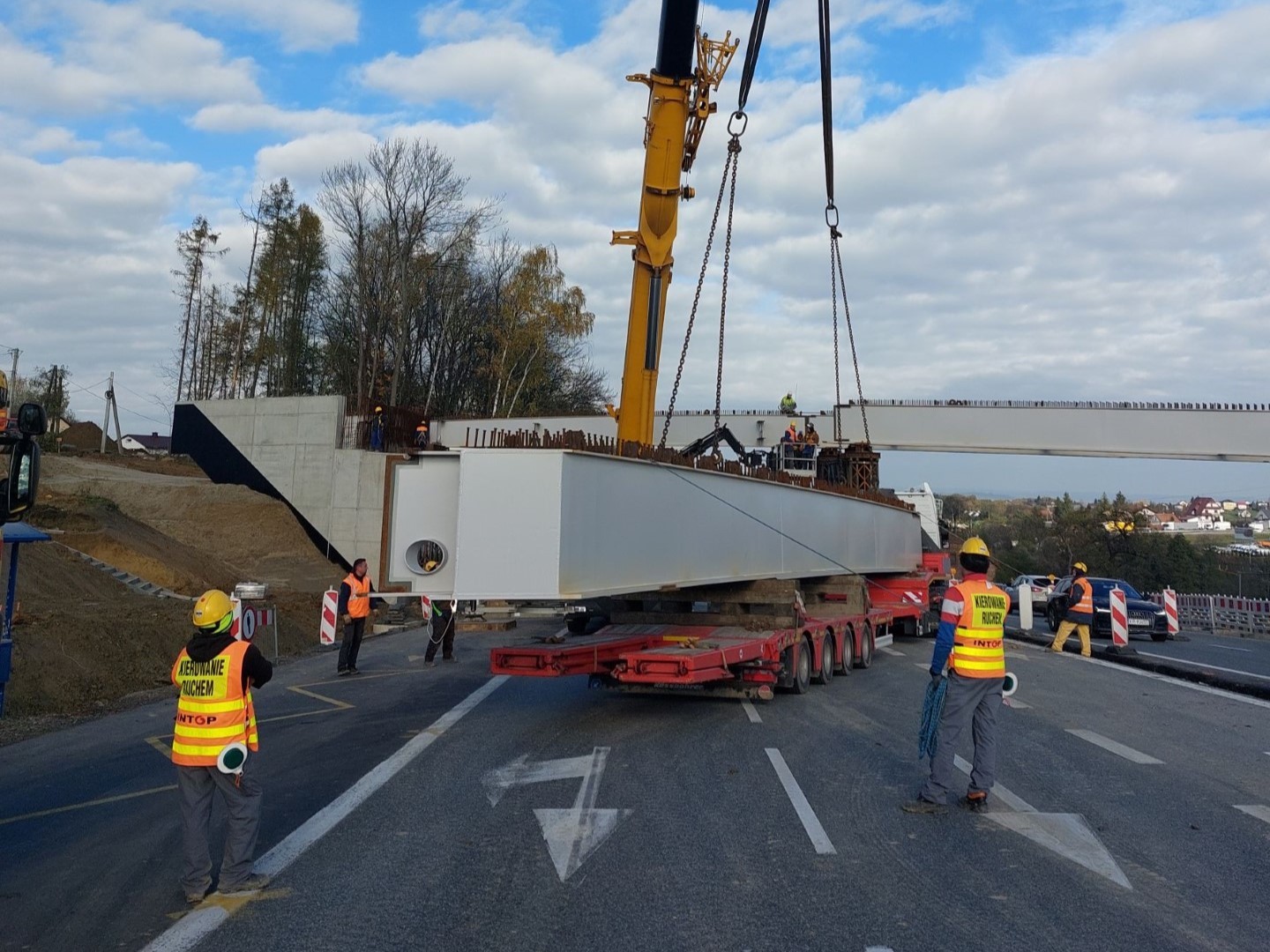 Wiadukt budowany na zakopiance na wysokości miejscowości Gaj