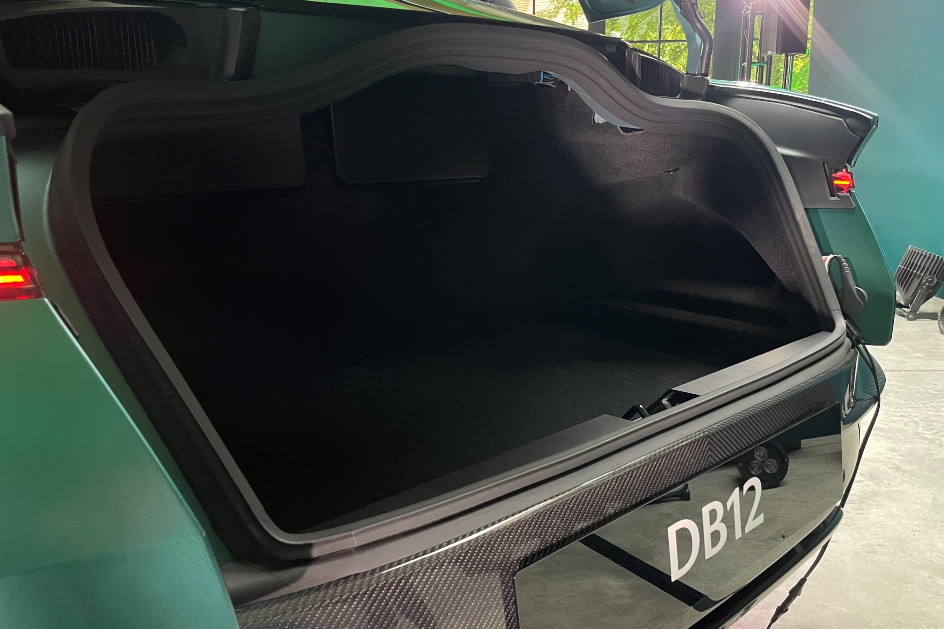 Aston Martin DB12 na polskiej premierze w Warszawie