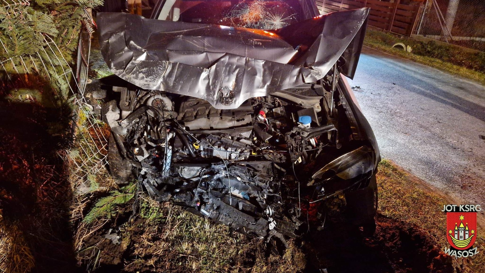 16-letni ministrant zabrał samochód księdza i uderzył w dom