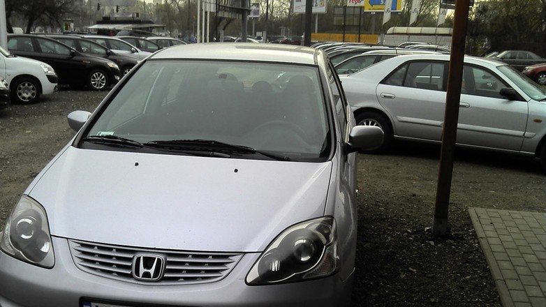 Auto z ogłoszenia: Honda Civic 1.4 - ksenony lewe, przeszłość niepewna