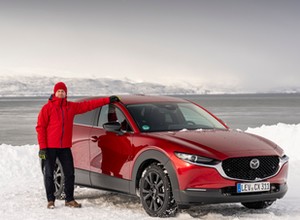 Jeździłem Mazdą CX-30 zasilaną paliwem przyszłości