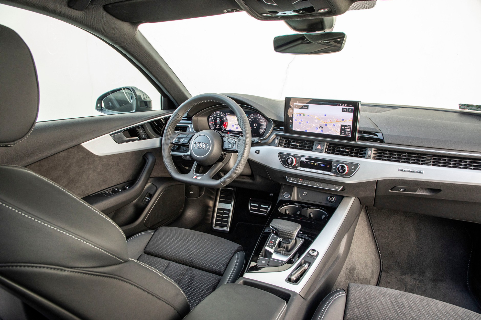 Audi A4 Avant S line 45 TFSI quattro