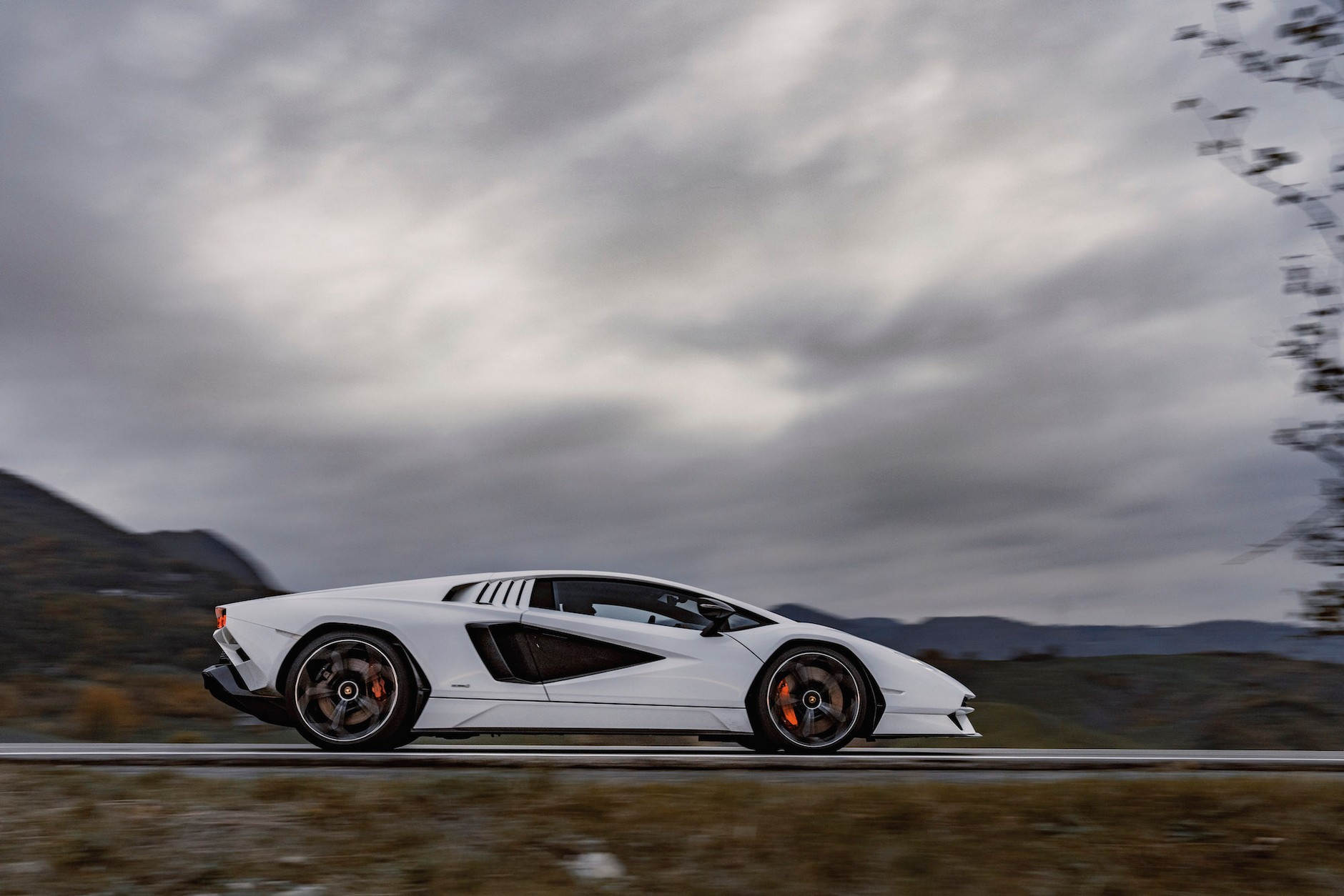 Lamborghini Countach LPI 800-4 rusza w drogę