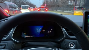 Sprawdziłem, ile pali francuska hybryda podczas jazdy w korkach. Czy Renault Symbioz zmieści się w piątce?
