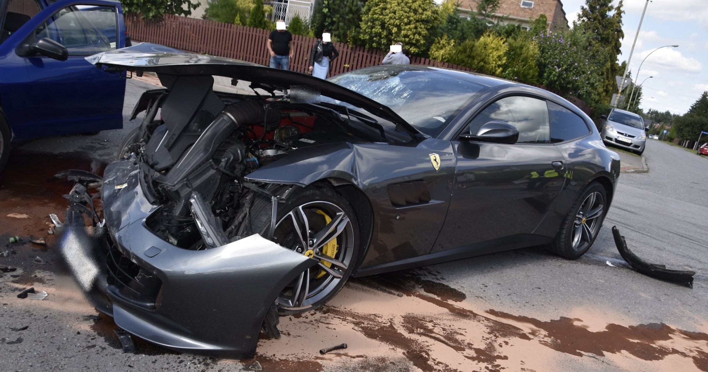 Fiat Seicento, Seat Leon i Ferrari GTC4 Lusso - kosztowna kolizja w Tarnowie