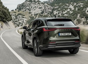 Lexus (częściowo) żegna się ze swoim logotypem