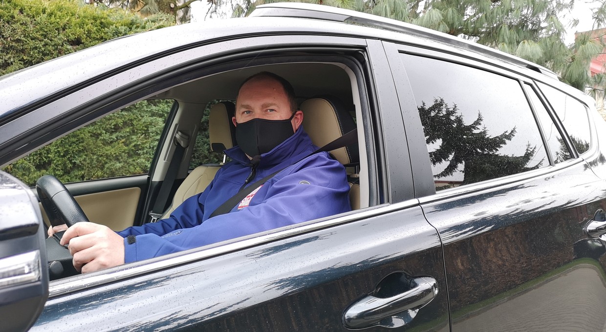 Obowiązkowe maseczki w aucie – surowe kary, kulawe przepisy