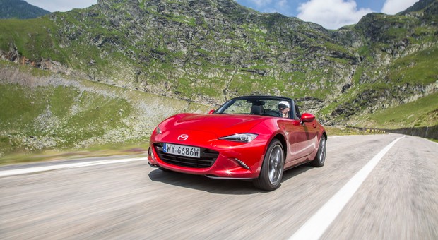 Mazda MX-5 na Trasie Transfogaraskiej - z Drakulą w tle