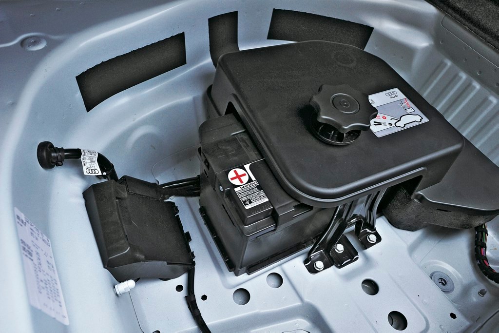 Audi A5, akumulator