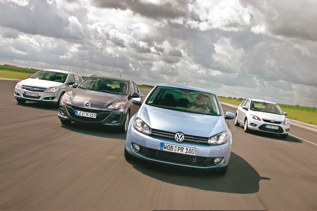 Volkswagen Golf kontra Mazda 3, Ford Focus i Opel Astra - ...bo mało pić,  to trzeba umieć. Porównanie kompaktów z małymi dieslami
