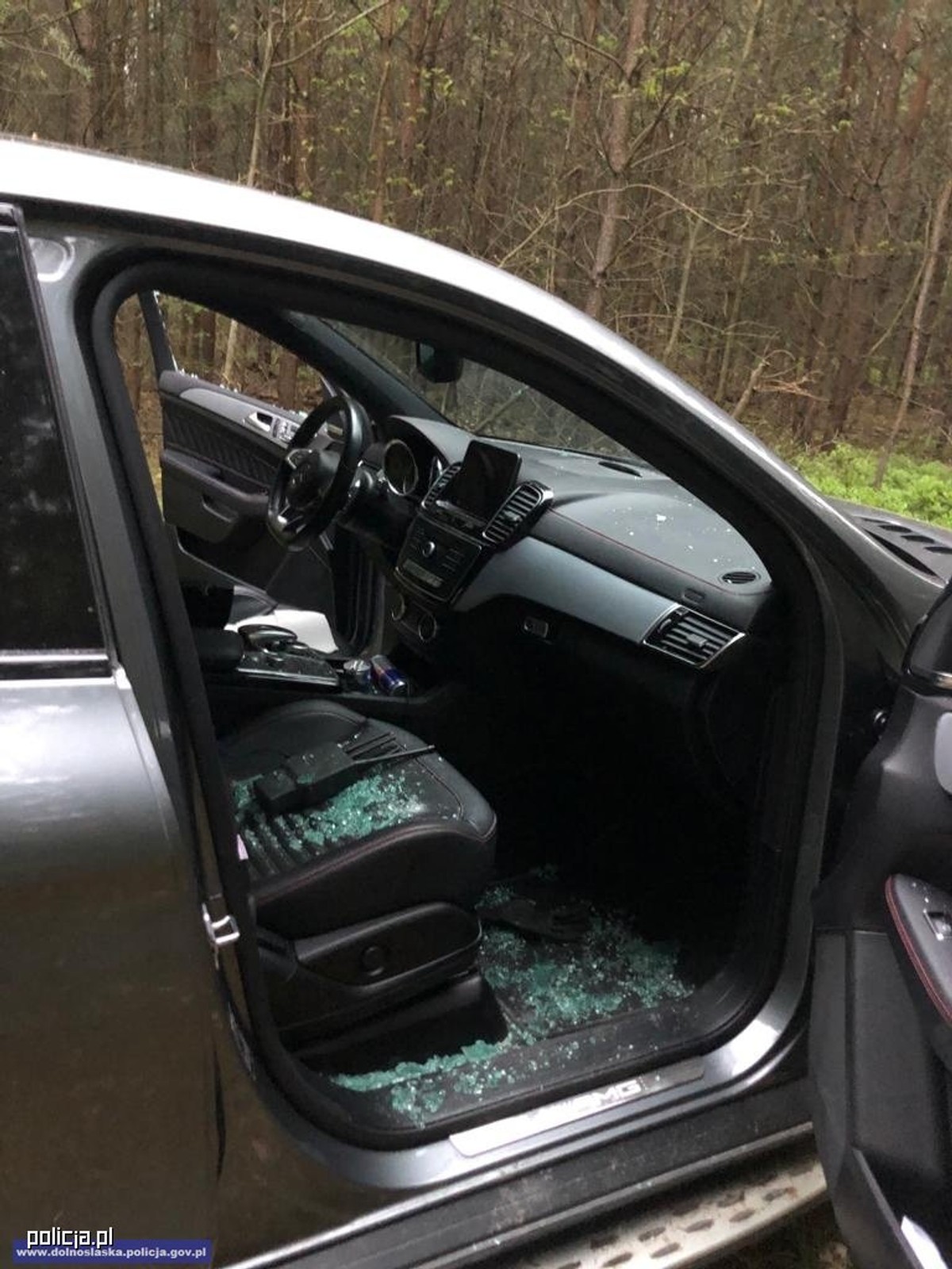 Policja odzyskała kilka aut, w tym Mercedesa o wartości 300 tys. złotych