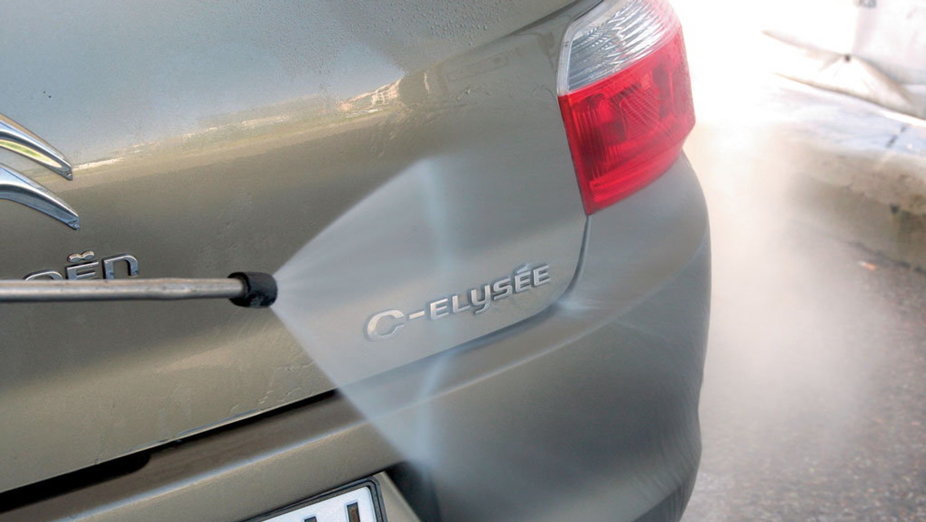 Myjnia bezdotykowa – na co trzeba uważać