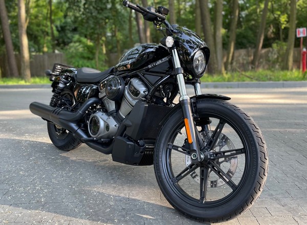 Harley-Davidson Nightster to tańszy brat Sporstera S. Rzuca rękawicę "japończykom"