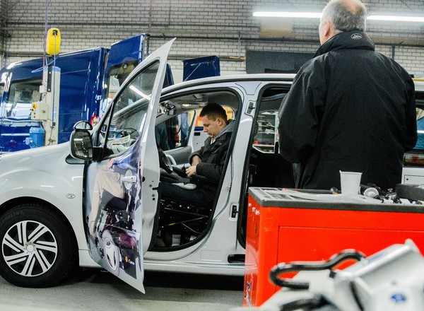 Peugeot z adaptacją dla niepełnosprawnych - pierwsza jazda