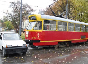 Wjechał pod tramwaj, ale miał szczęście…