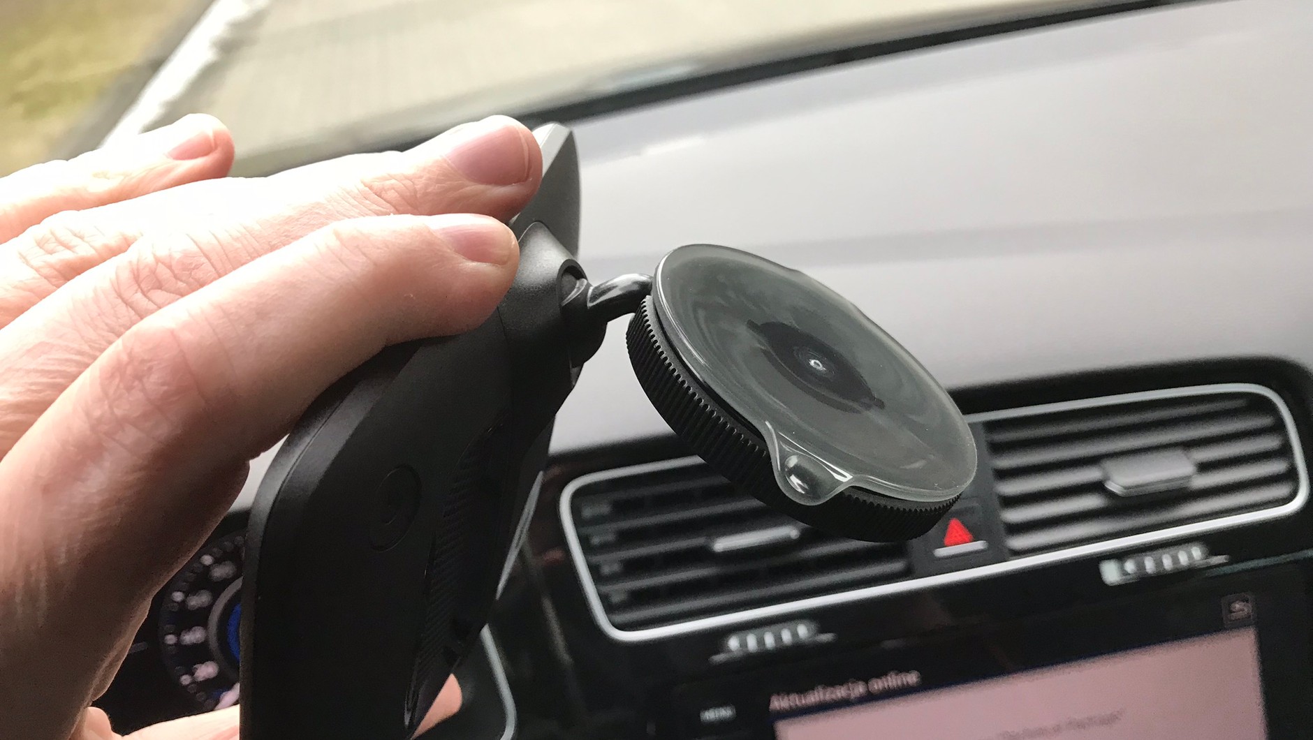 TomTom Start 52 - mocna przyssawka. Sam uchwyt lepszy niż w starszych modelach ale wciąż nie tak dobry jak w TomTom GO