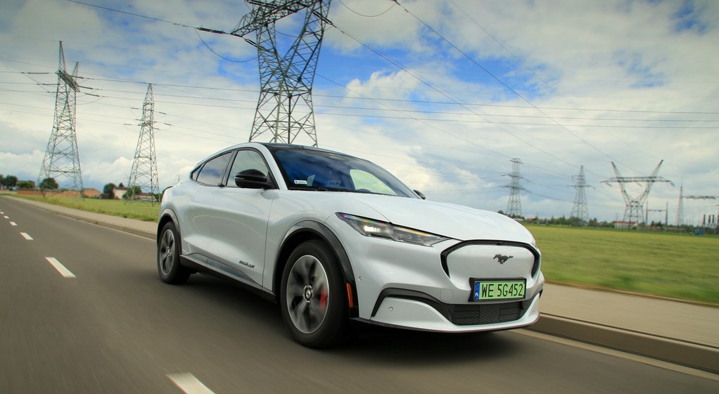 Ford Mustang Mach-E 351 KM AWD 98 kWh 2022 r. 1 generacja