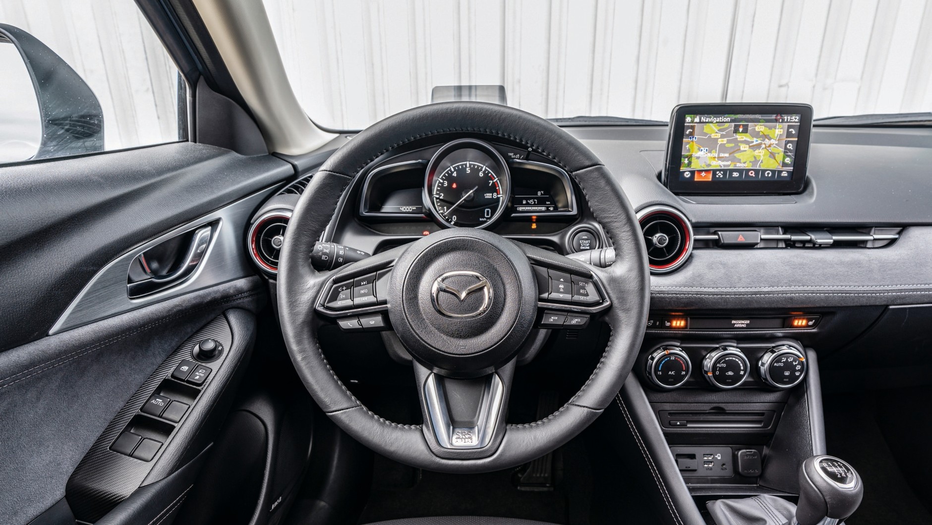Mazda CX-3 2.0 Skyactiv-G - kokpit