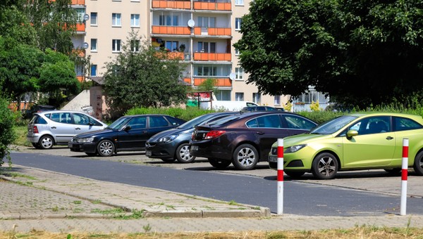 Mandaty na osiedlach za parkowanie. Tak ich unikniesz