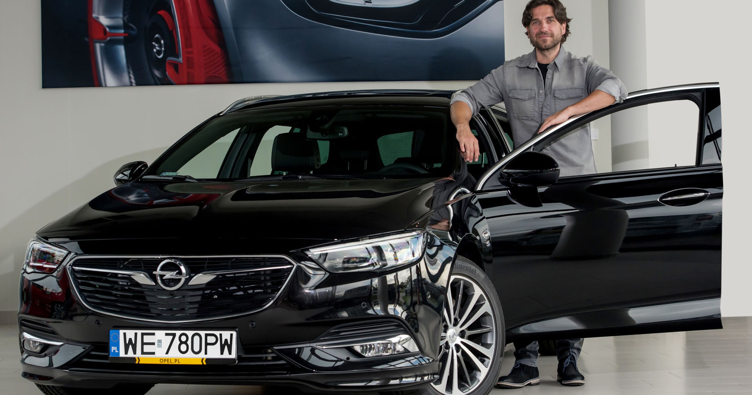 Marcin Dorociński odbiera 260-konną Insignię Sports Tourer