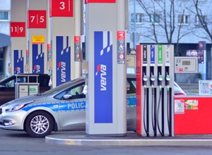 Ropa jest najtańsza od trzech lat. To oznacza kolejne obniżki cen paliw