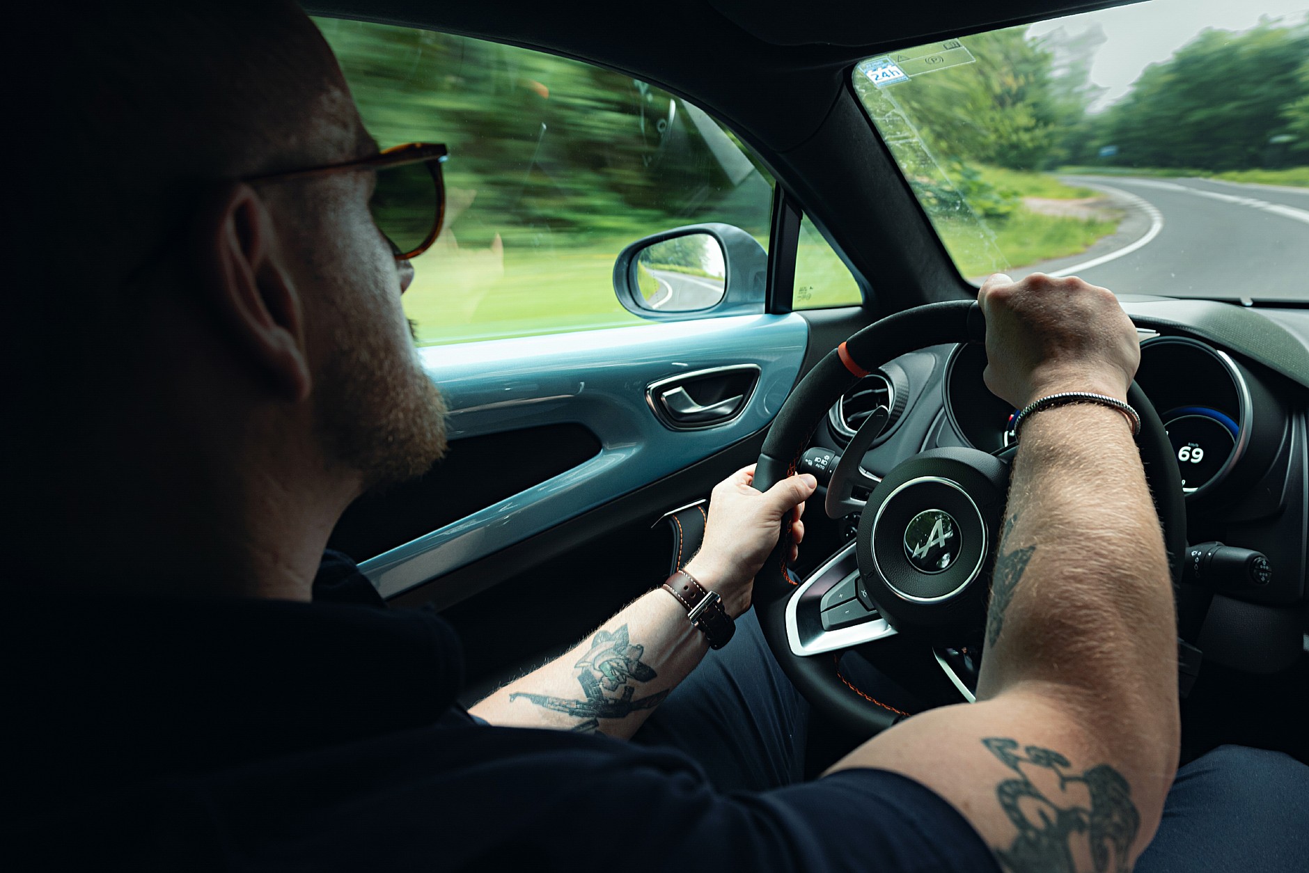 Szczepan Twardoch w Alpine A110S