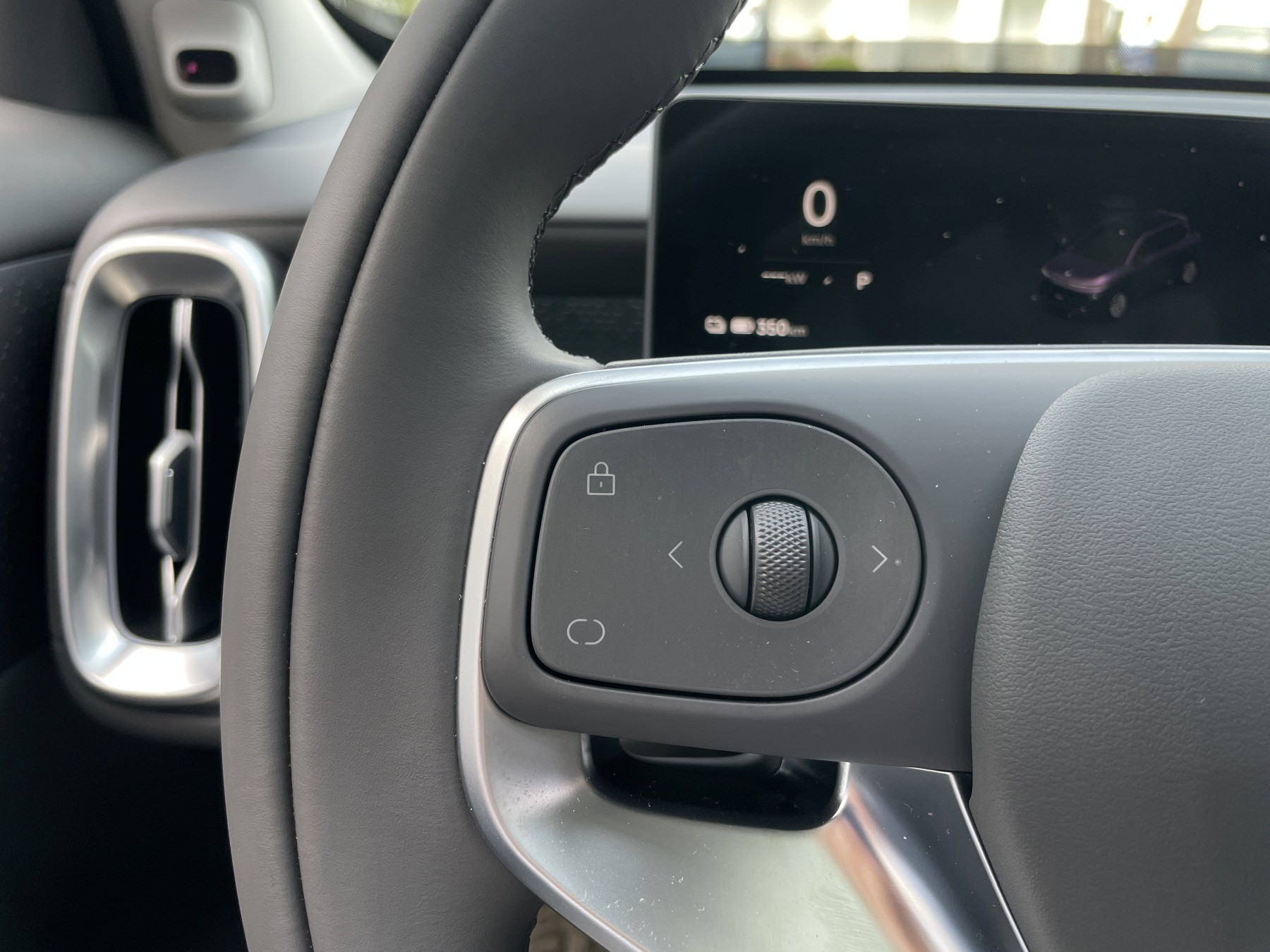 Leapmotor B10