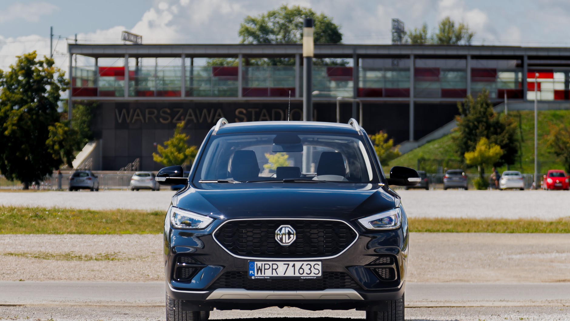 Dacia Duster kontra MG ZS. Porównanie dwóch budżetowych samochodów