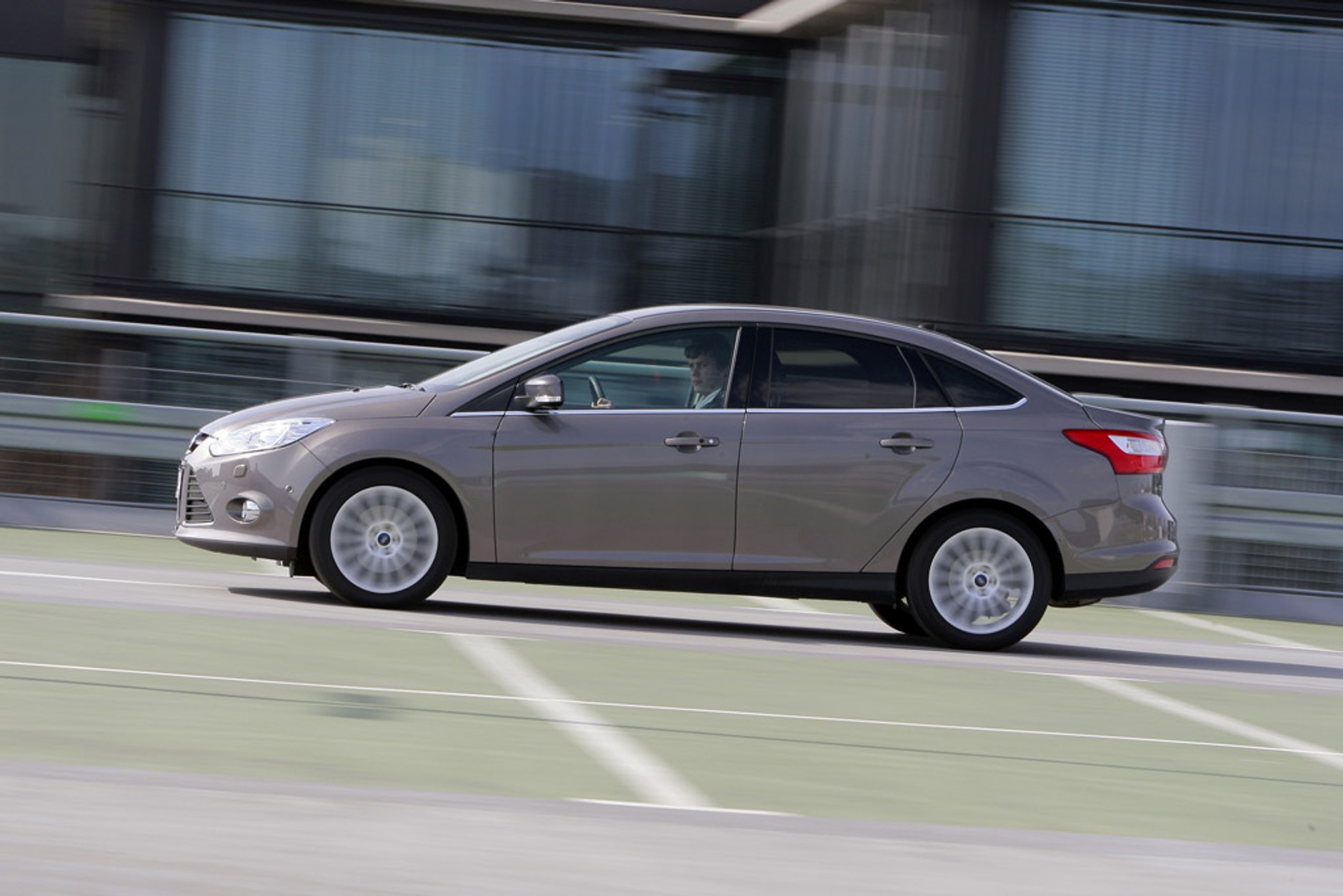 Ford Focus kontra Mazda 3 i Volkswagen Jetta: limuzyny małego formatu