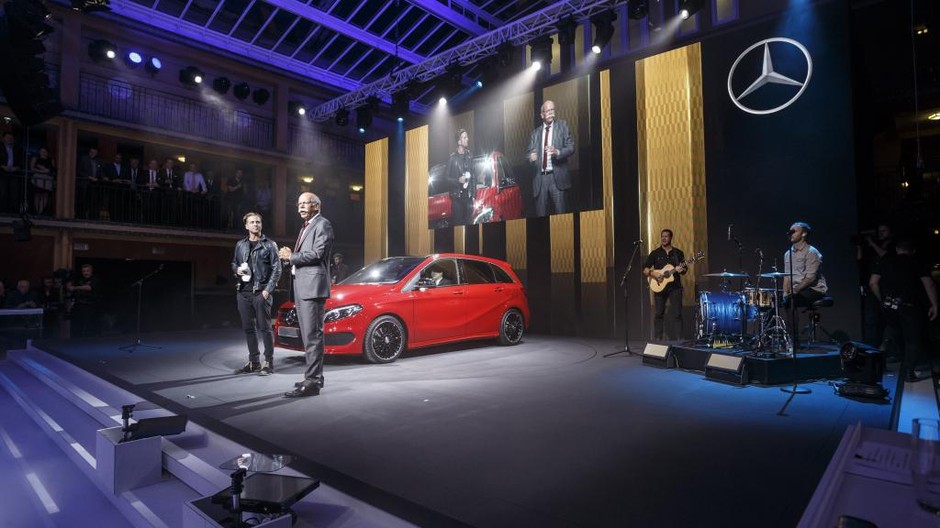 Mercedesy na salonie w Paryżu