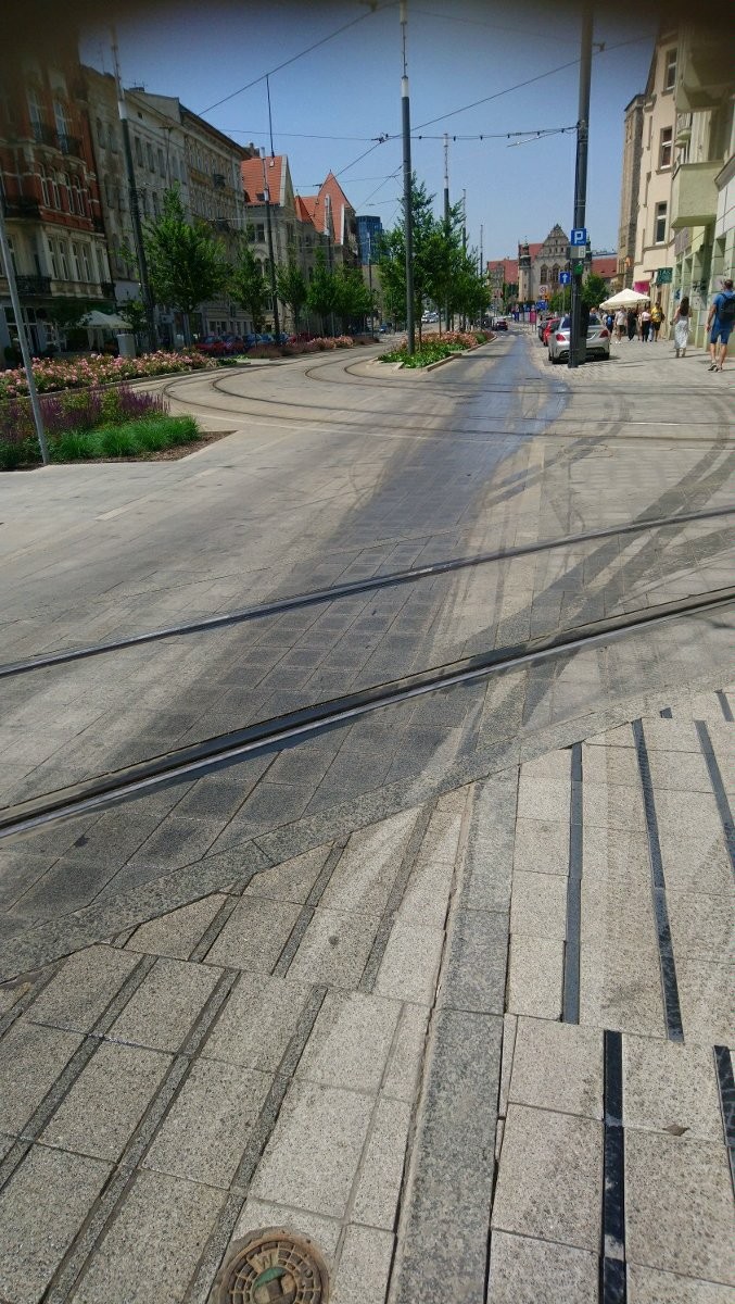 Kierowca zanieczyścił drogę olejem. Musiał zapłacić mandat w wysokości 500 zł