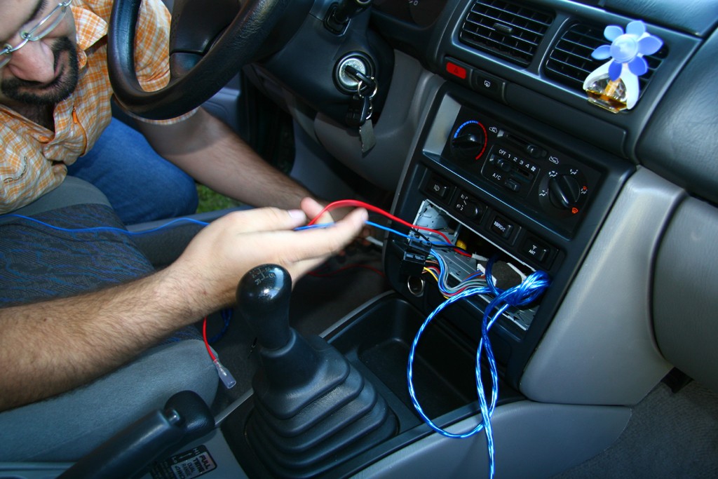 Montaż subwoofera: Czyli - Tanie basy spod fotela