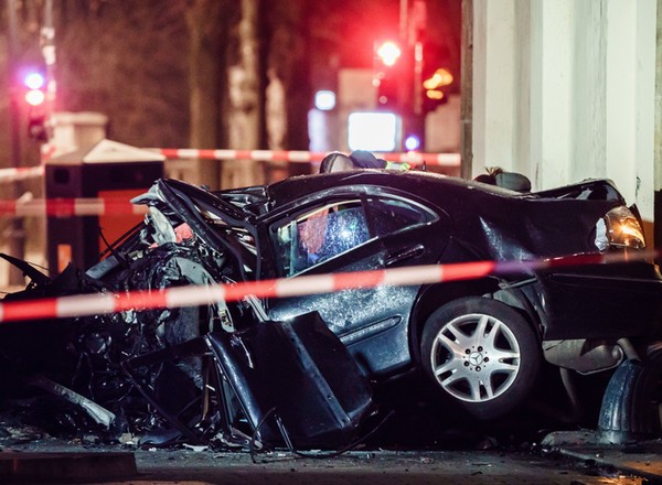 Samochód uderzył w Bramę Brandenburską. Kierowca zginął. Niemieckie media mówią o polskich tablicach