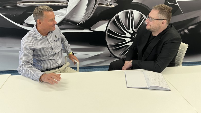 Grzegorz Zalewski (po lewej), dyrektor generalny Stellantis Polska