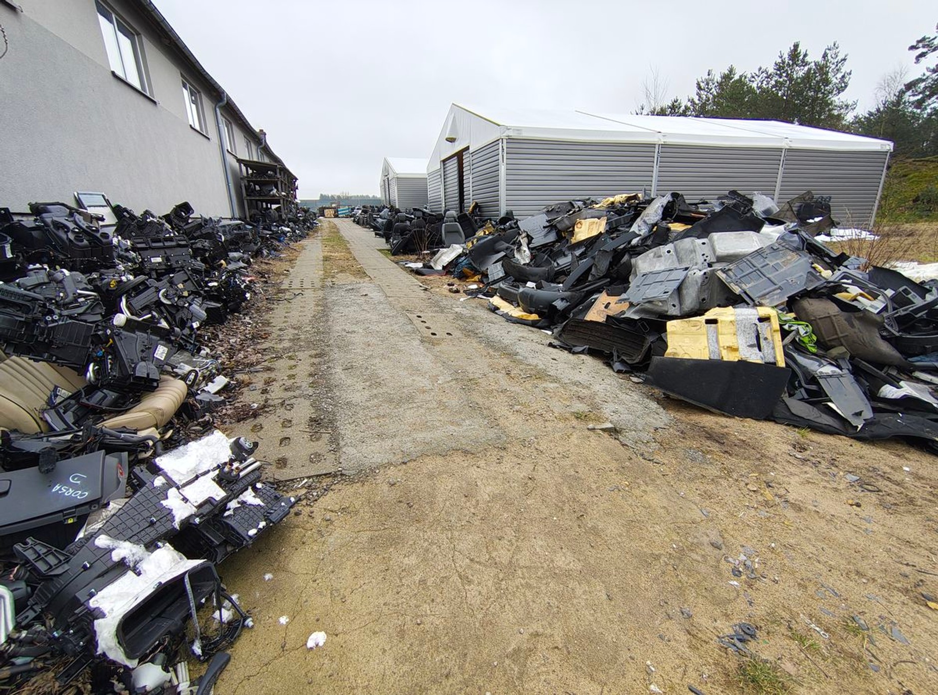 Akcja policji. Odzyskali i zabezpieczyli pojazdy o wartości niemal 3 mln zł