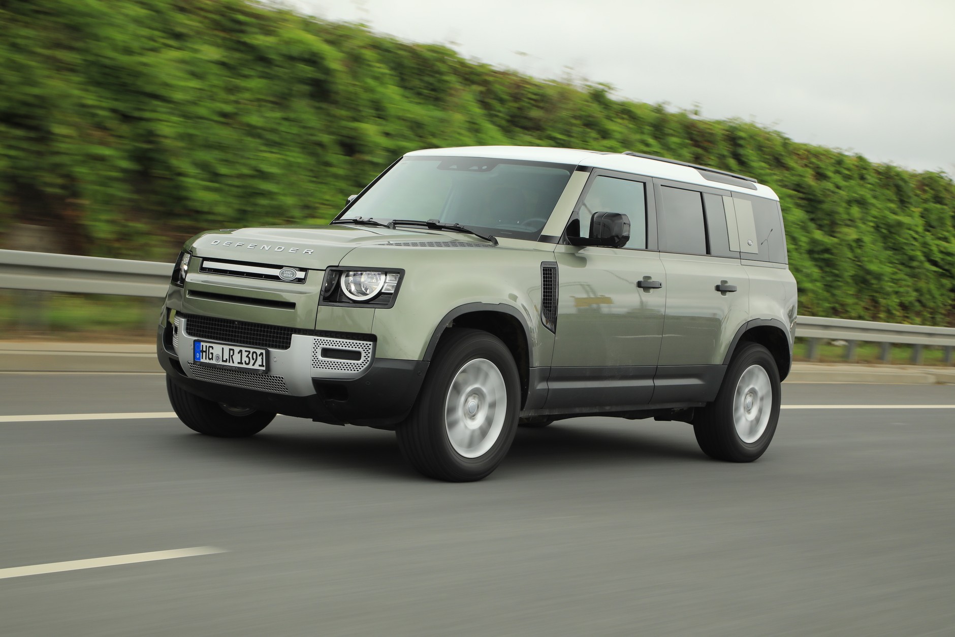 Land Rover Defender 110 2.0D AT