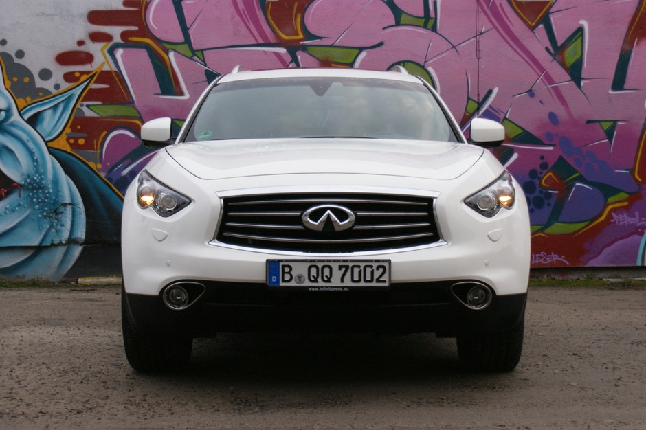 Infiniti QX70 S