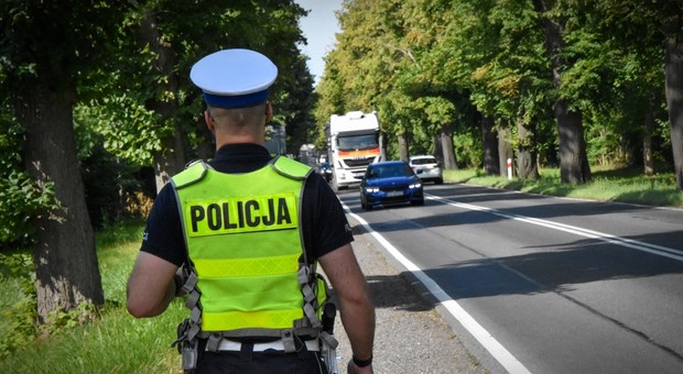 Zabrali mu prawo jazdy, choć nie powinni. Policjant powołał się na słynną tabelę E10